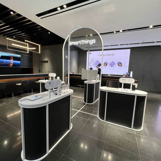 Vivocity Samsung Experience center 