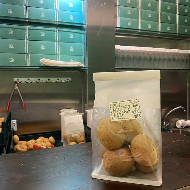 人氣麻糬，肉鬆和紫薯味都不錯 