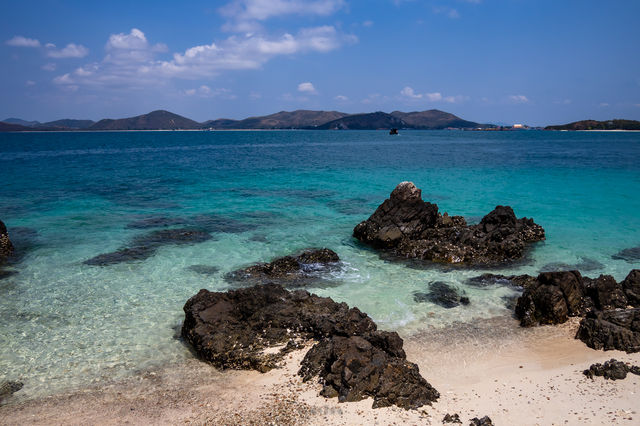 เกาะขาม | สัตหีบ น้ำทะเลใสหาดทรายนุ่ม