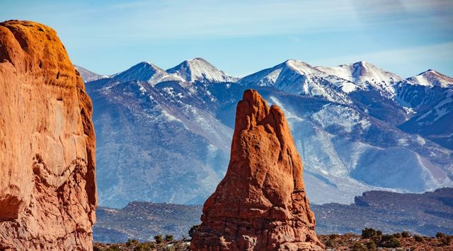 The Arches National Park in the United States, known as the "Red Rock Wonderland", gathers the most beautiful natural arches in the world.