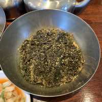 웨이팅은 기본! 찐맛집 고기리막국수