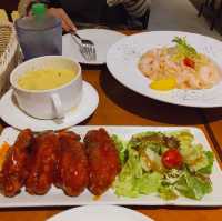 即興樓上Cafe🥰油麻地聚腳點