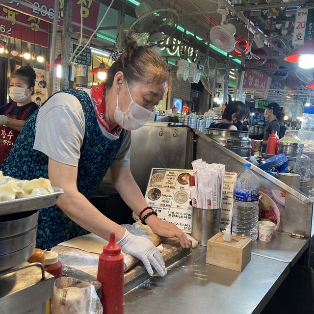 광장시장 모녀칼국수 : 칼제비와 보리밥 맛집