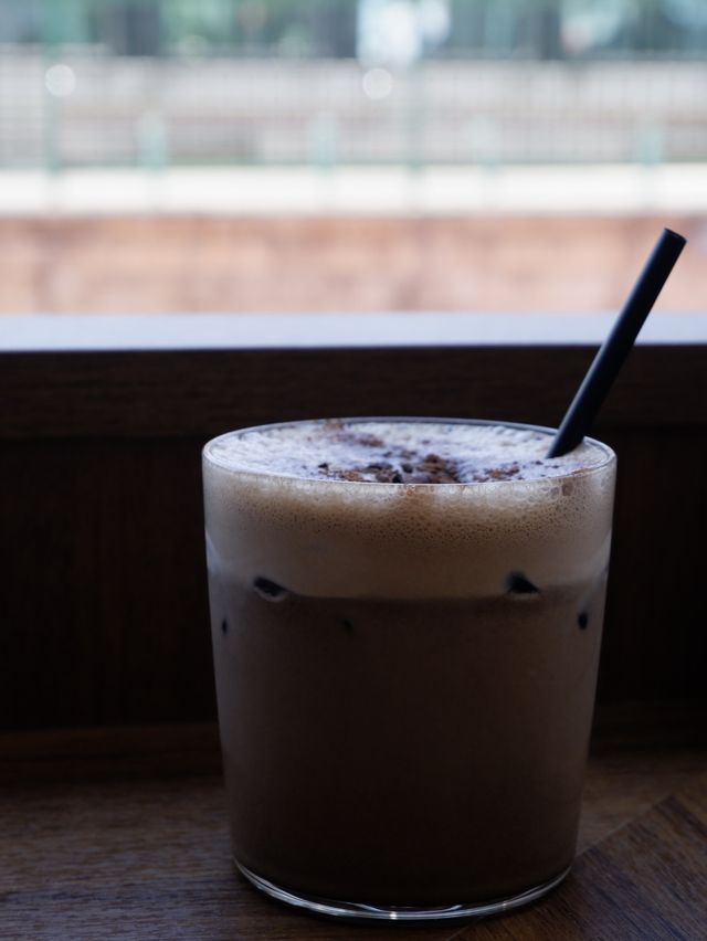 輕鐵旁的木系Cafe 