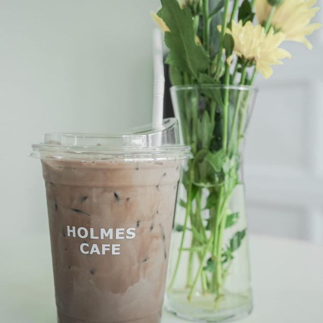 Holmes cafe