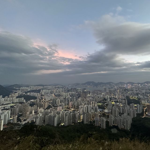 獅子山的日與夜-獅子山公園影獅子山真係幾似獅子