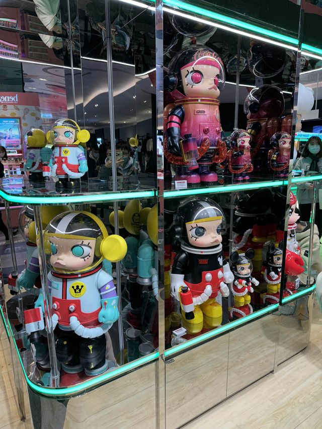 POP MART可愛的公仔專賣