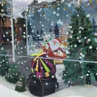 Giant Christmas Gift Box at Orchard Gateway