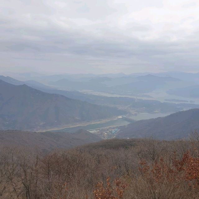 끝없는 산이 펼쳐진 풍경을 볼 수 있는 하남 검단산!