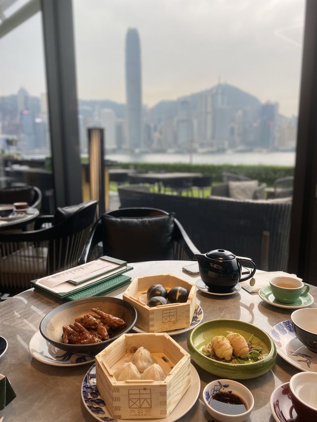 飽覽維港景色 享受特色中菜