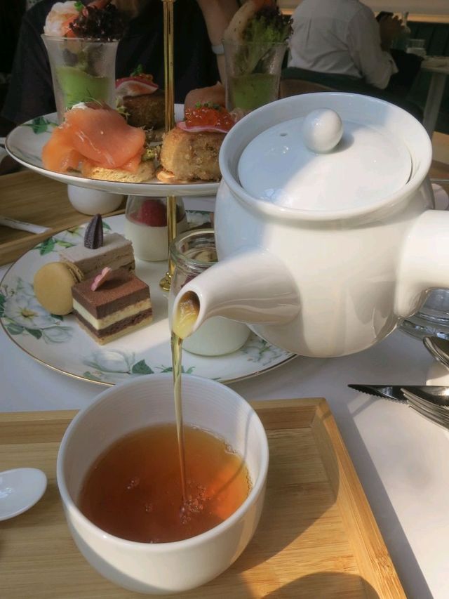 當半日港女。金鐘湖畔靚景下午茶