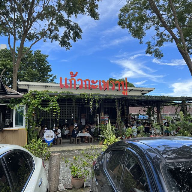 【タイ/パタヤ】必ず食べることをおすすめする地元民に大人気のカニガパオライス店「ゲーウ ガパオ プー」
