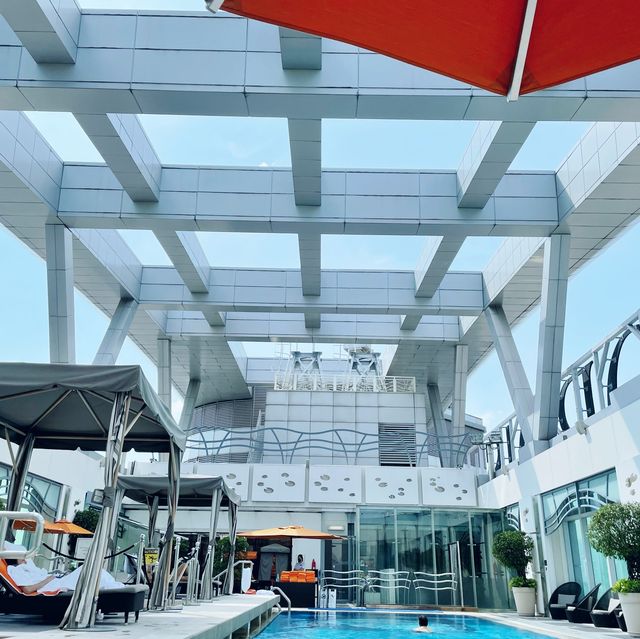 飽覽九龍市景的露天室外泳池 🏊‍♀️