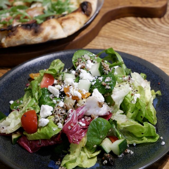 隱於豪宅區的歐式小木屋 隱於豪宅區的歐式小木屋