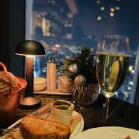 Dinner with incredible views 🥂
