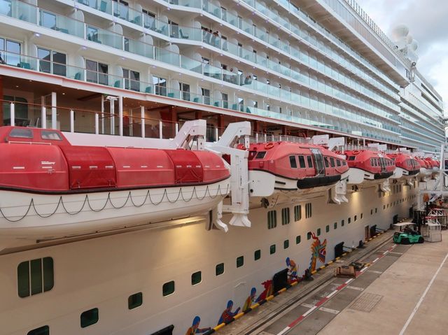 Genting Dream Cruise Ship, Singapore