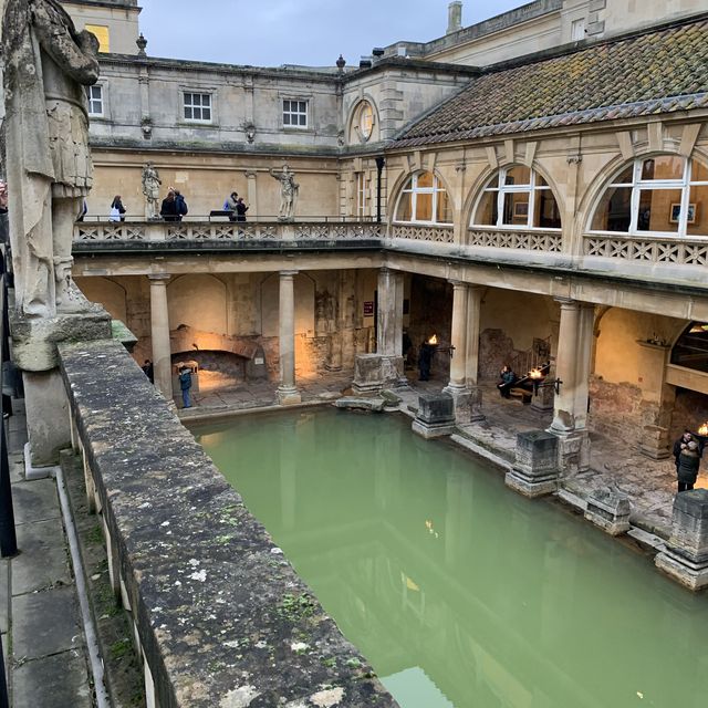 A glimpse of the well-reserved Roman Baths