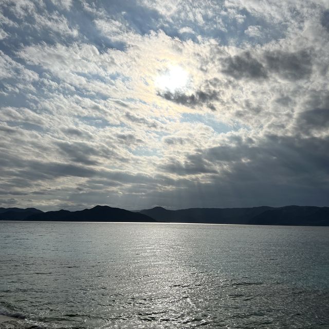 海も夕日も美しい、絶景だらけの崎原ビーチ