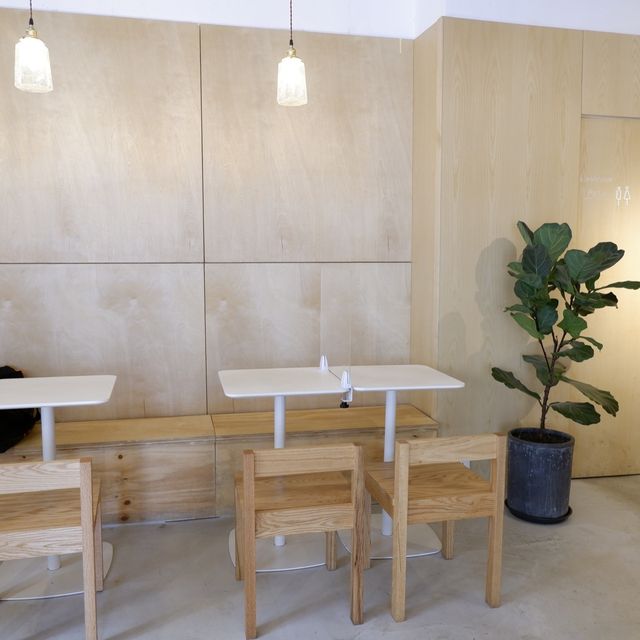 簡約木系中式Cafe