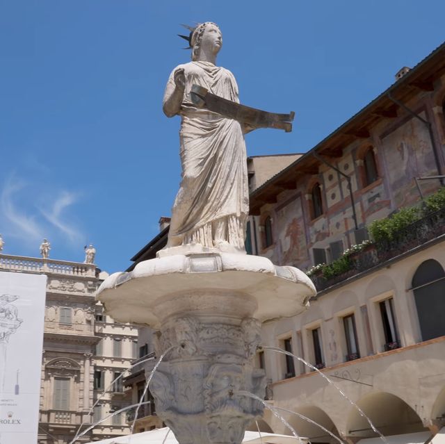 極具特色的當地市場 piazza delle erbe