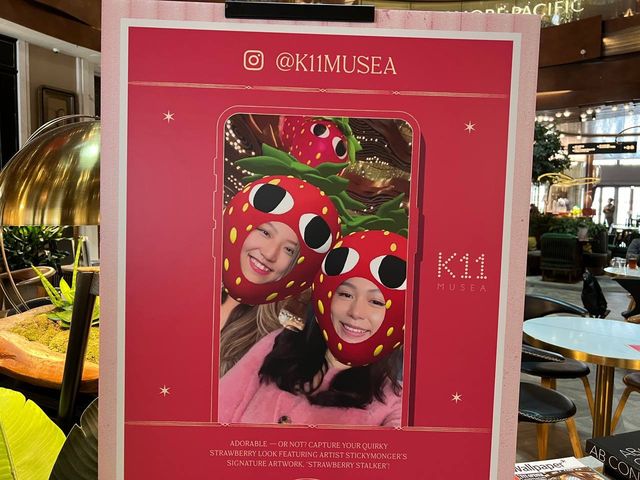 K11 Musea 巨型草莓藝術裝飾