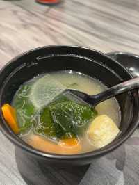 九龍灣足料滿瀉既刺身丼😙