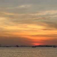 เกาะลอย (จ.ชลบุรี)
