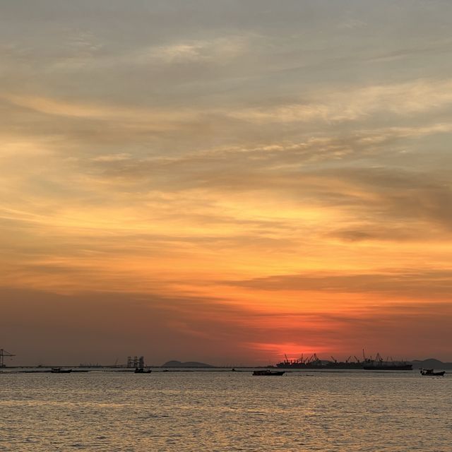 เกาะลอย (จ.ชลบุรี)