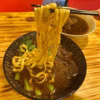 ［桃園/中壢］ 集英會牛肉麵館🐮｜中原夜市美食 超軟嫩牛肉 牛肉湯超好喝🤤 