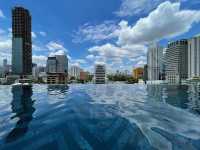 Turqoise infinity pool