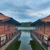 แพเหนือเขื่อนศรีนครินทร์