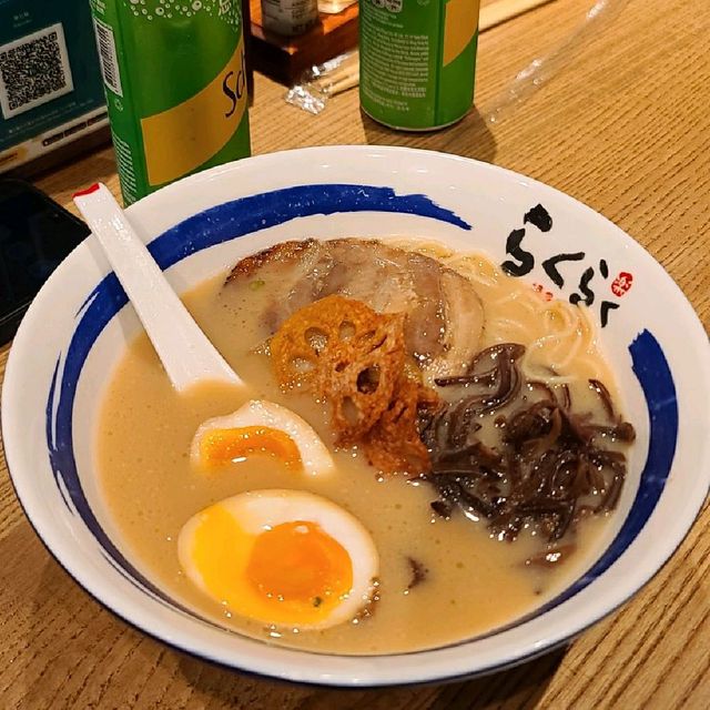 影燈飾食拉麵