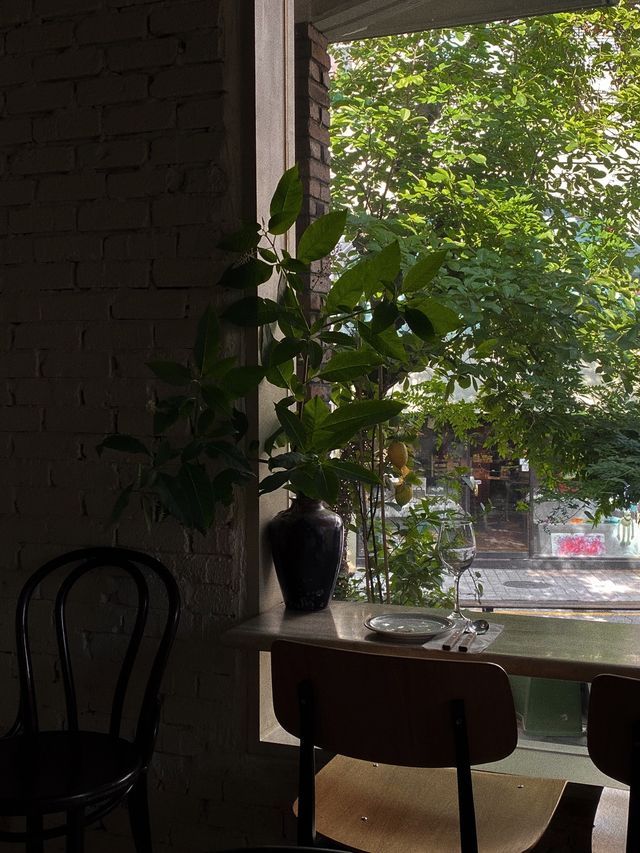 압구정 브런치 하면 이 곳!? 연예인들도 왔다가는 압구정 맛집 '꽁티드툴레아'