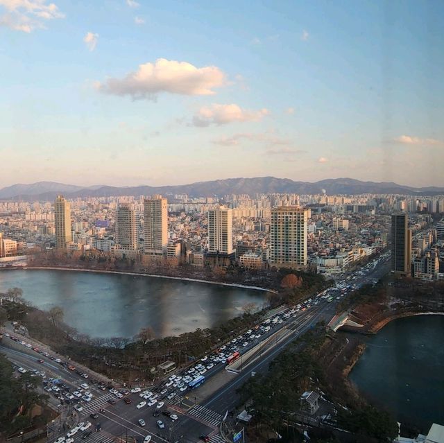 석촌호수 뷰 환상! 롯데호텔 월드 클럽 디럭스룸