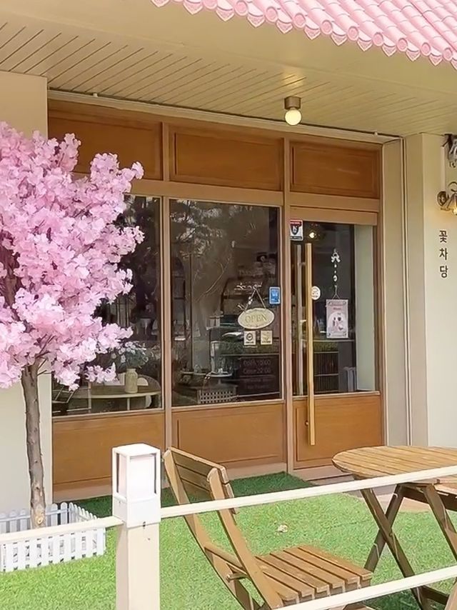 예쁜 꽃차 먹으며 예쁜 벚꽃 뷰 감상하기 카페 꽃차당