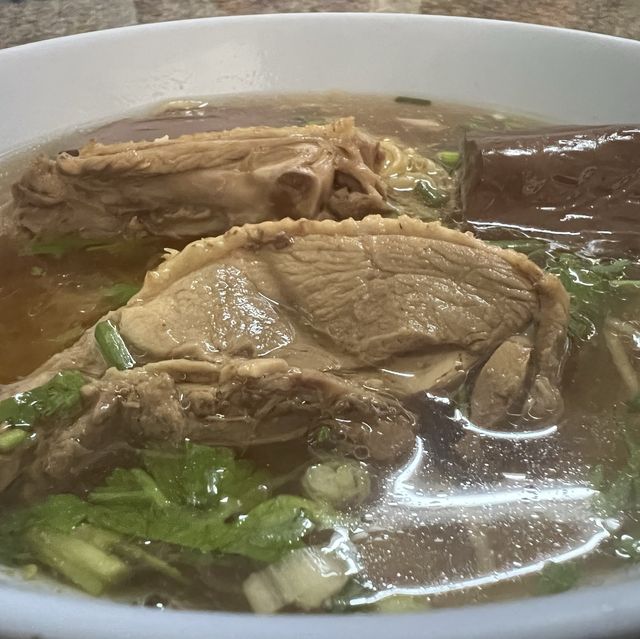 บะหมี่เป็ด ร้านอร่อยยาวนานกว่า 50 ปี