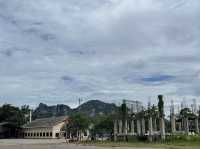 ถ้ำวัดชะอำ มองเห็นเขานางพันธุรัตน์🕌