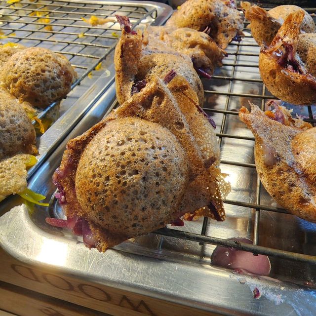 ขนมครกไส้ทะลัก