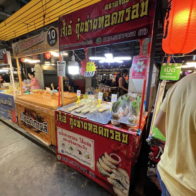 Check out dumpling store at Pattaya 