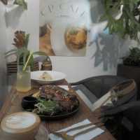 田園Cafe+貓店長，推介超軟霖豬肋排 