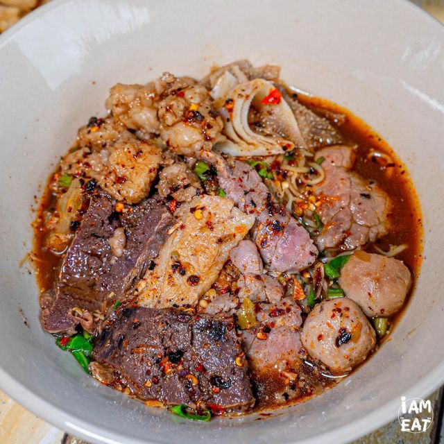 ก๋วยเตี๋ยวเรือแท้สุดแซ่บเข้มข้นจัดจ้านย่านนนทบุรี