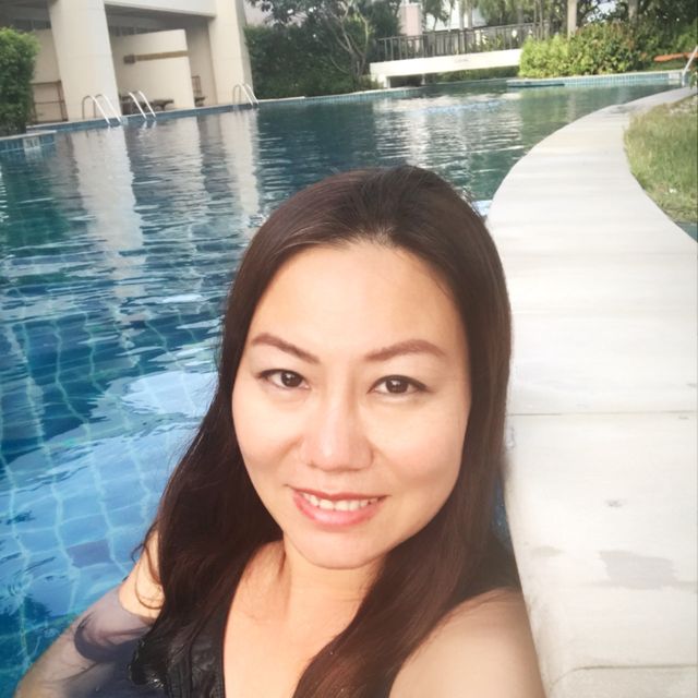รร.สวยหรู อาหารเช้าอร่อย สระว่ายน้ำล้อมรอบห้องพัก