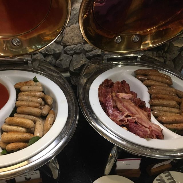 Breakfast buffet แบบจัดเต็มที่ U Pattaya 🤩