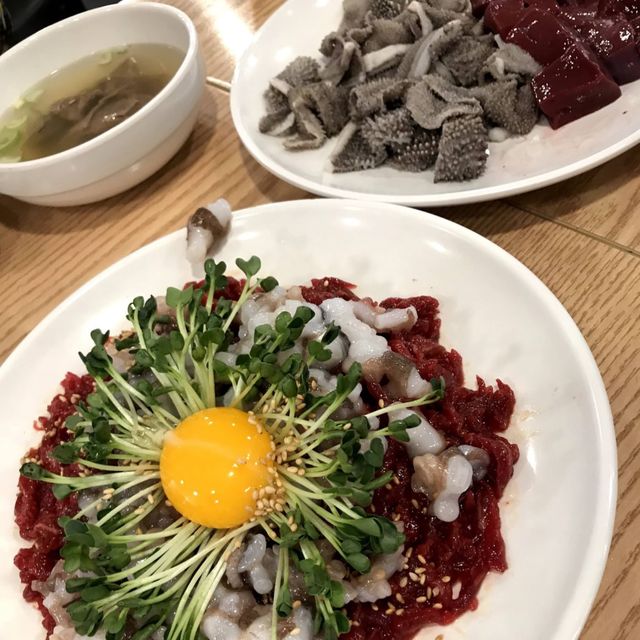 韓国/ソウル【広蔵市場】行列のできるユッケ専門店♡