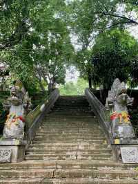วัดอุโมงค์ วัดที่สวยแปลกตาอยู่ในอุโมงค์
