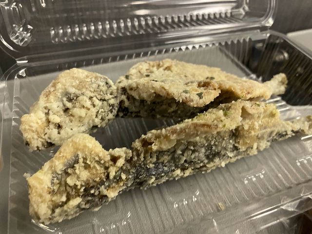 熱海グルメ。まるまる揚げてある？駅ビルグルメ小田原吉匠『鯵の唐揚げ』
