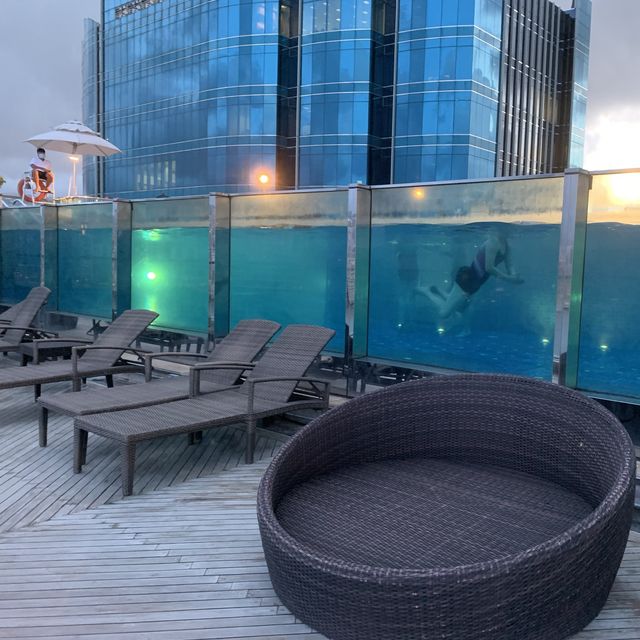 酒店Staycation🤘🏻飽覽維港景色游泳池🏊🏻‍♂️