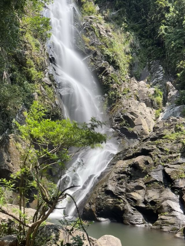 照鏡潭瀑布，潺潺流水，消暑新宠