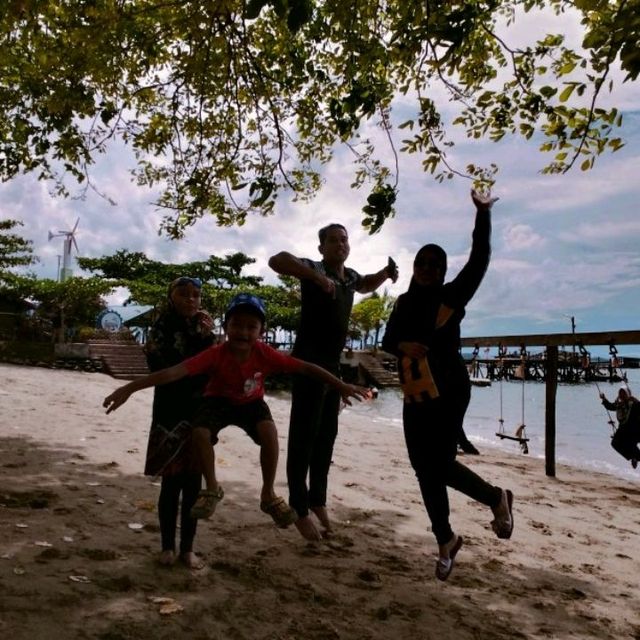 Sepetang di Pantai Payang, Lahad Datu Sabah