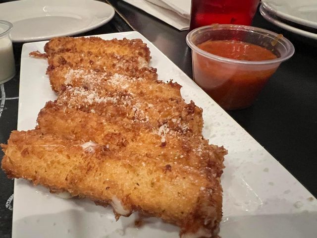 Gino’s Pizza - Chicago Style Pizza Place
